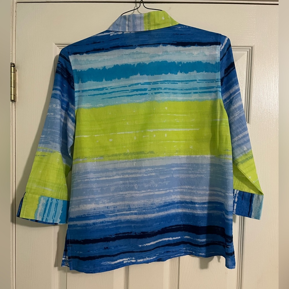 Lark Lane 3/4 Sleeve Button Down Shirt - Picture 2 of 5